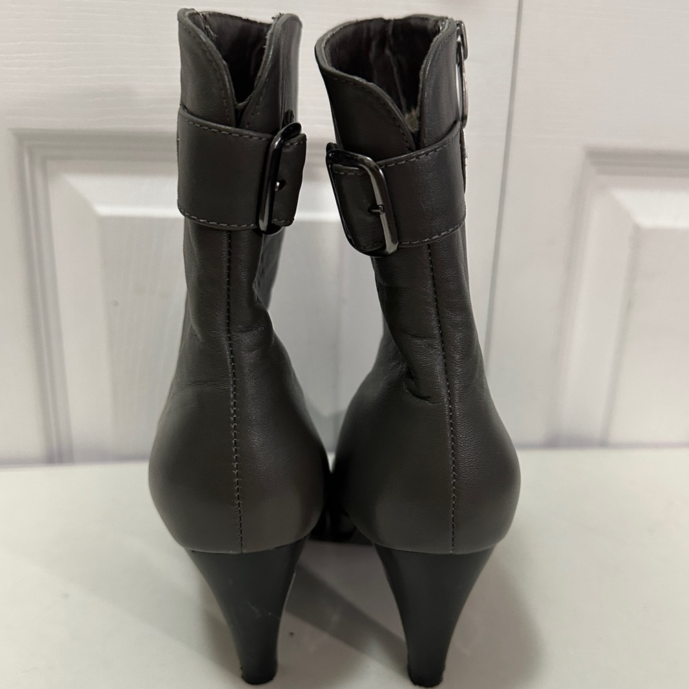Elegant Gray Leather Boots Sz#8 - Picture 5 of 9